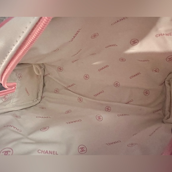 Chanel Makeup Bag! Y2K!! White🤍 and Pink🩷 - Picture 12 of 13